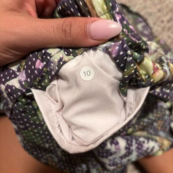 Lululemon Spring Break Away Short Floral Sport White Multi- Size 10 - Picture 6 of 10